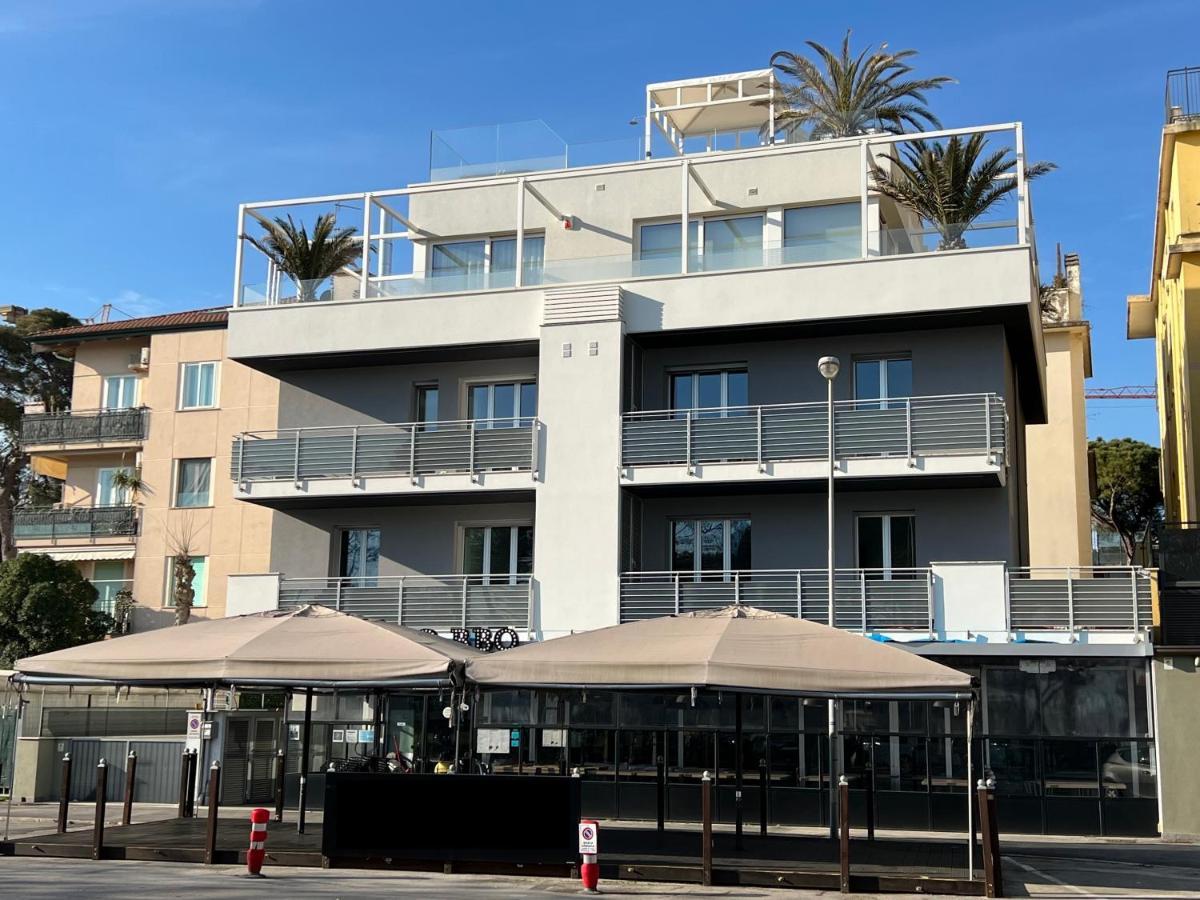 ריצ'יונה Appartamenti Residence Giardini מראה חיצוני תמונה