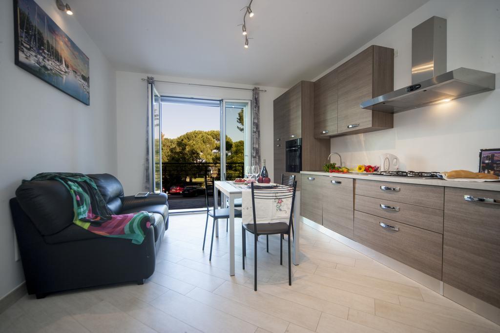 ריצ'יונה Appartamenti Residence Giardini מראה חיצוני תמונה